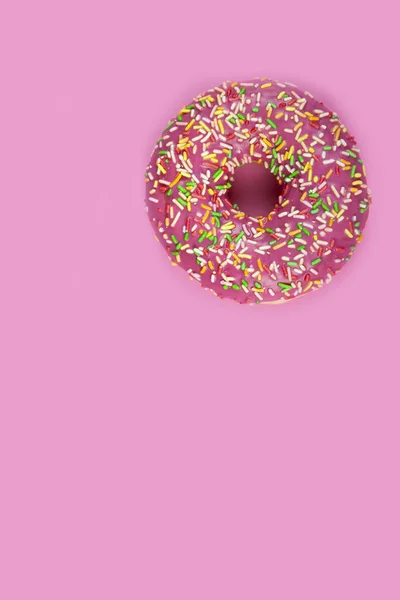 Pink donut on a wooden background. — Stock Photo, Image