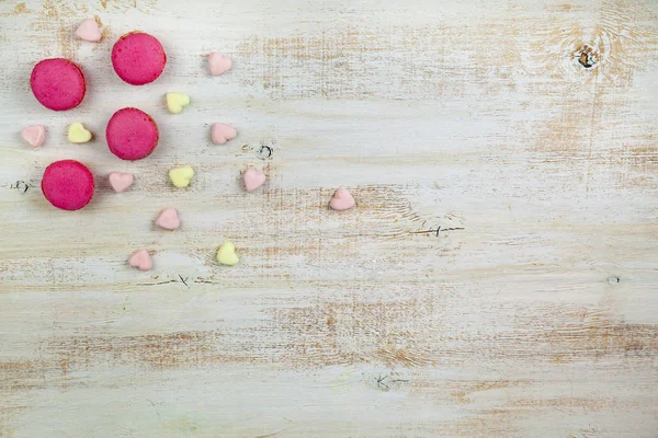 Strawberry macarons and marshmallows — Stock Photo, Image