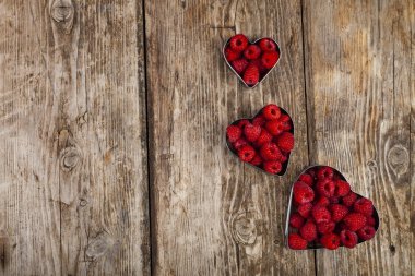 Bir kalp şeklinde Olgun ahududu 