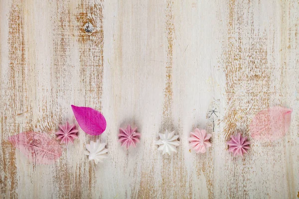 맛있는 화이트와 핑크 머랭 — 스톡 사진