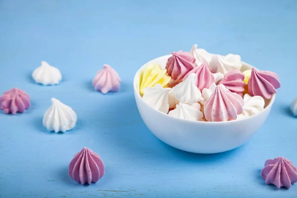 Sabrosos merengues blancos y rosas — Foto de Stock