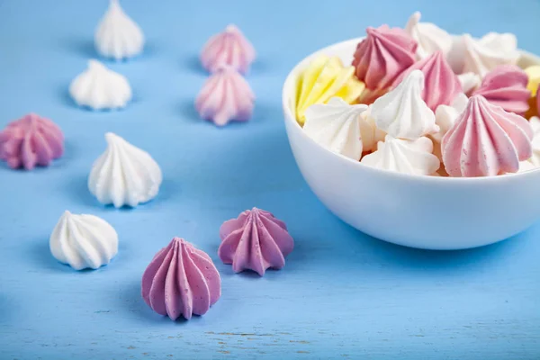 Sabrosos merengues blancos y rosas —  Fotos de Stock