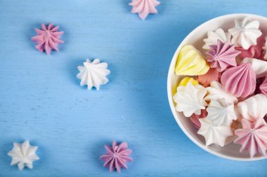 Lezzetli beyaz ve pembe bezeler 