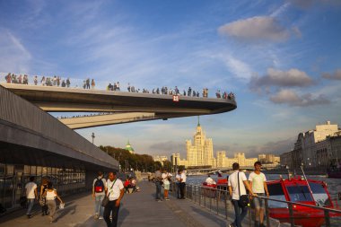 Moskova'da Zaryadye Park Yüzen köprü, Rusya.