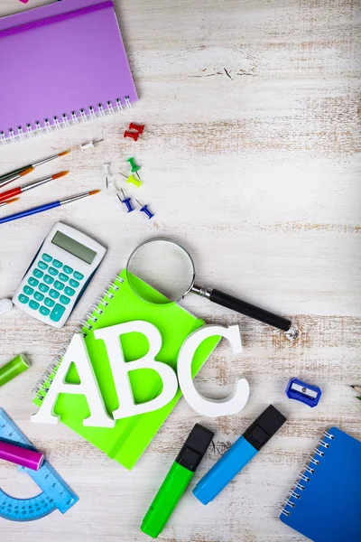 Items for the school on a wooden table. — Stock Photo, Image