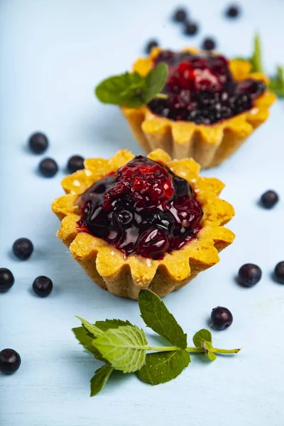 Pastel de bayas y bayas maduras — Foto de Stock