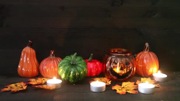 Halloween Citrouilles Bougies Brillent Dans Noir Nature Morte — Video