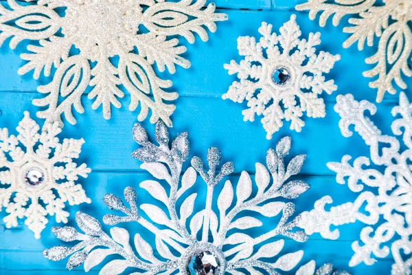 Χριστούγεννα Νιφάδες Χιονιού Μπλε Ξύλινο Φόντο Όμορφο Εορταστικό Φόντο — Φωτογραφία Αρχείου