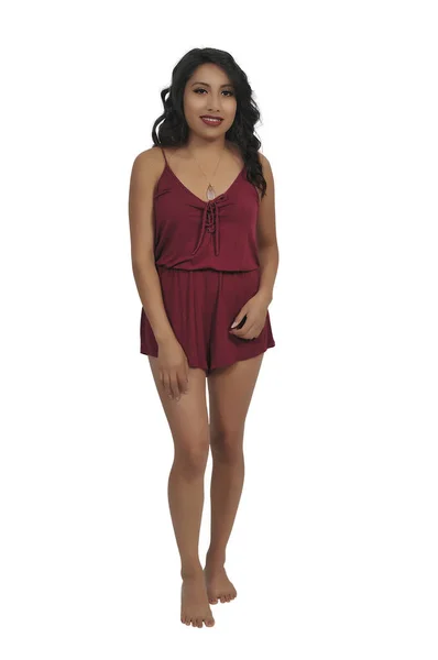 Schöne Junge Attraktive Hispanische Frau Modelliert Eine Pose — Stockfoto