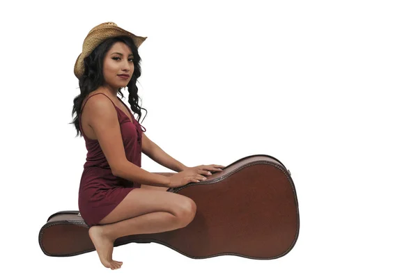 Hermosa Joven Sentada Estuche Guitarra Acústica — Foto de Stock