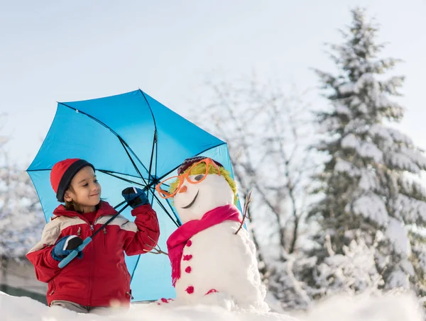 Schneemann Auf Schnee Hintergrund — Stockfoto