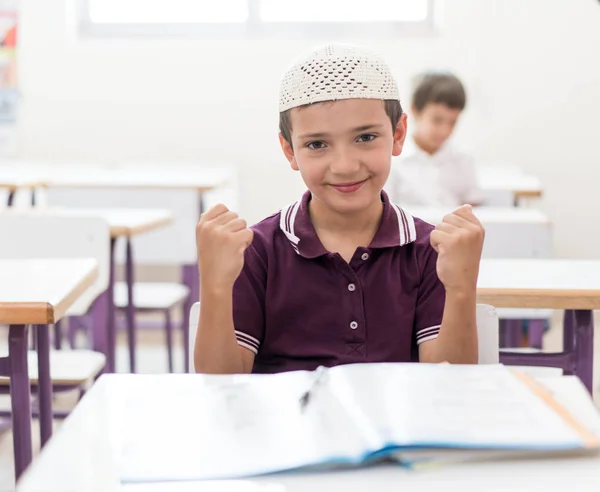 Schoolkinderen in de klas — Stockfoto