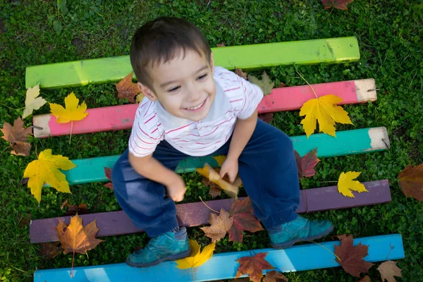 Niño en el parque — Foto de Stock