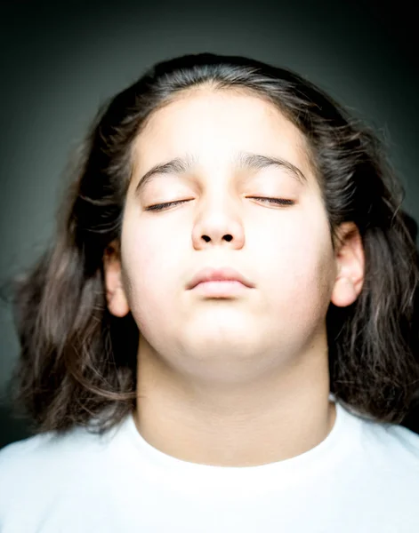 Adolescente longo cabelo menino retrato — Fotografia de Stock