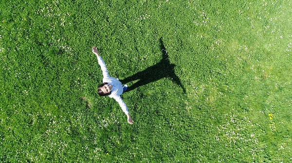 男孩画像空中顶部视图 — 图库照片