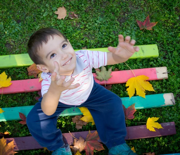 Niño en el parque —  Fotos de Stock