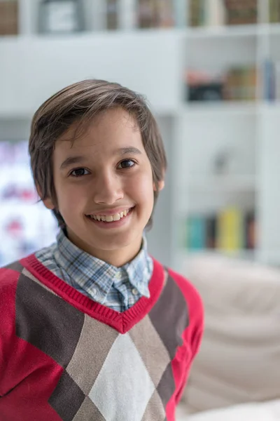 Niño feliz sonriendo — Foto de Stock