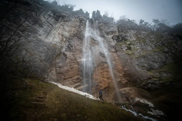 Cachoeira Montanha Durante Temporada Outono — Fotografia de Stock
