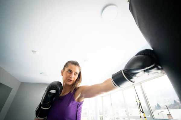 Ziemlich Attraktive Kickboxerin Fitnessstudio — Stockfoto