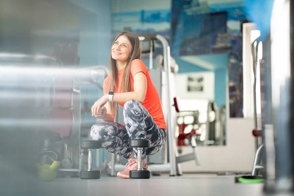 Jolie Jeune Femme Restin Gin Gym Après Entraînement — Photo