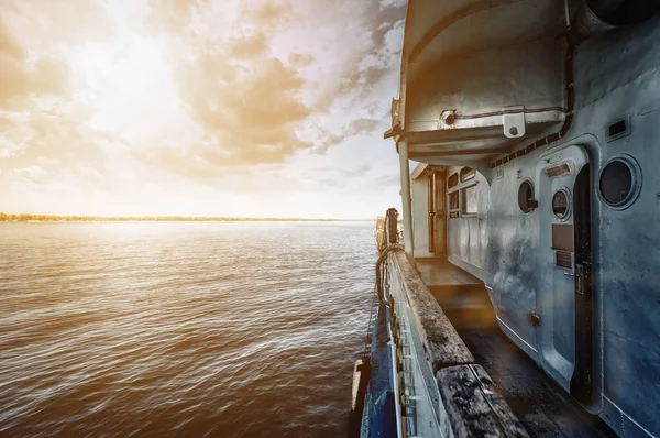 Moving Ship Horizon Dramatic Scene Sunlight Vignette Effect — Stock Photo, Image