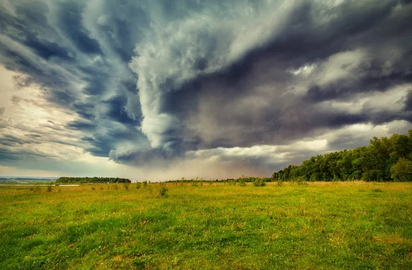 Reuniendo Tormenta Sobre Prados Bosques Paisaje Típico Ruso —  Fotos de Stock