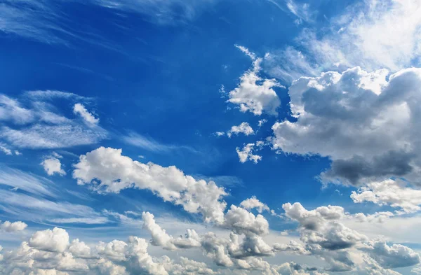 Fondo Nubes Cúmulos Blancos Con Sol Cielo Azul —  Fotos de Stock