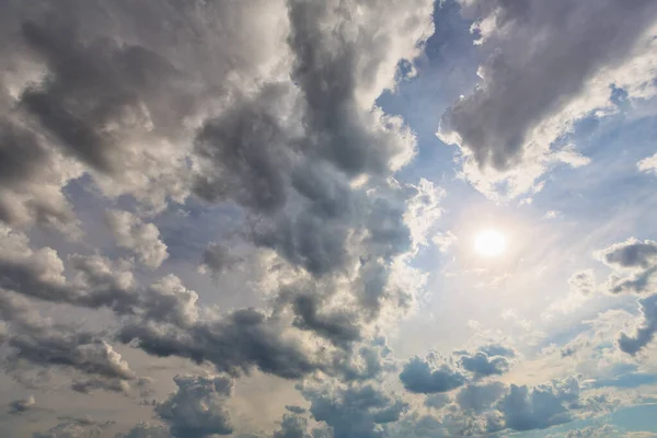 Veduta Nuvole Cumulo Bianco Sole Nel Cielo Blu — Foto Stock