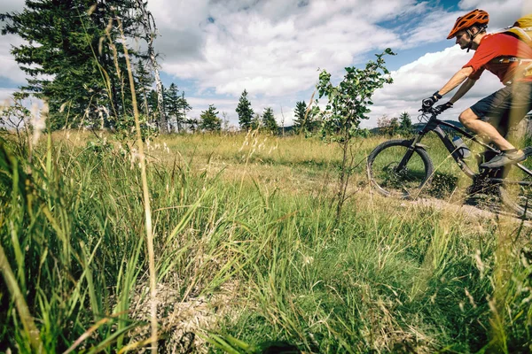 Mountain Biking Man Riding Bike Summer Inspirational Landscape Bikepacking Cycling — Stock Photo, Image