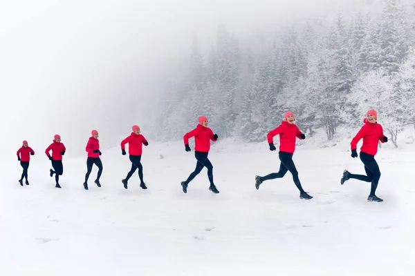 Filles Courir Ensemble Sur Neige Dans Les Montagnes Hiver Sport — Photo