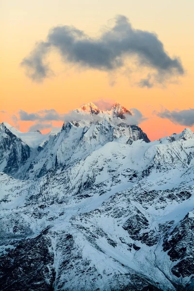 高加索山脉景观 — 图库照片