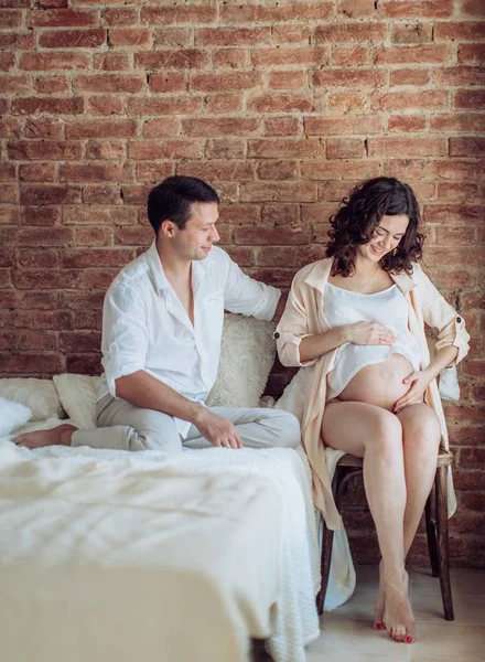 Beautiful Pregnant Woman Her Husband Bedroom — Stock Photo, Image