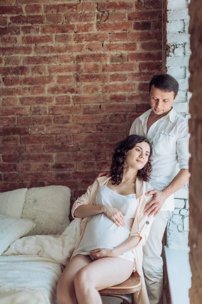 Beautiful Pregnant Woman Her Husband Bedroom — Stock Photo, Image