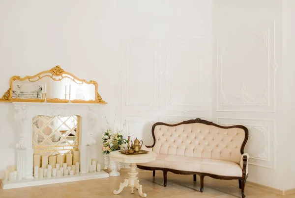 Vintage Odası Klasik Stili Kanepe — Stok fotoğraf