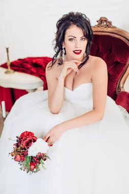 Beyaz gelinlik studio poz güzel genç gelin 