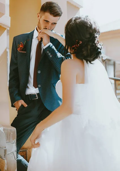 Güzel ve Genç gelin ve damat açık