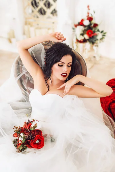 Bella Giovane Sposa Abito Sposa Bianco Posa Studio — Foto Stock