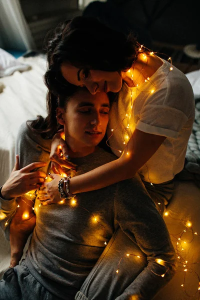 Romantic Young Couple Love Embracing Home — Stock Photo, Image