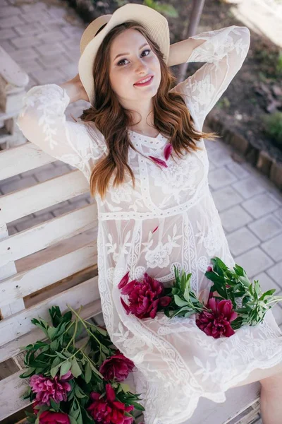 Beautiful Young Woman White Dress Straw Hat — Stock Photo, Image