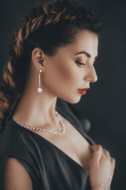 Makyaj güzel genç esmer kadın portresi