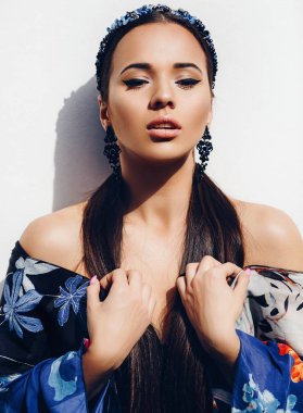 Makyaj güzel genç esmer kadın portresi