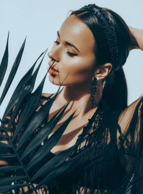 Makyaj güzel genç esmer kadın portresi