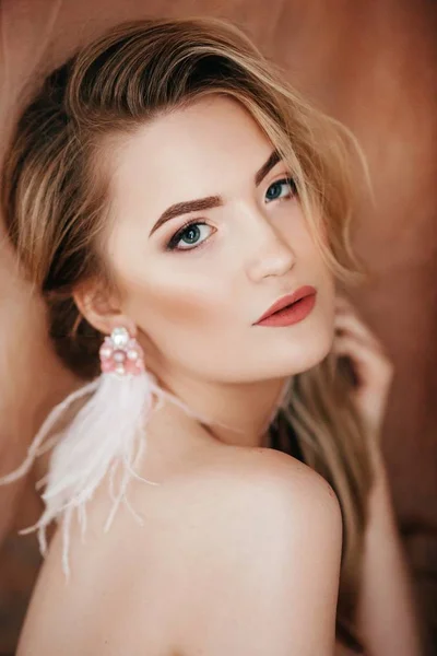 Portret Pięknej Młodej Kobiety Blondynka Makijażem — Zdjęcie stockowe