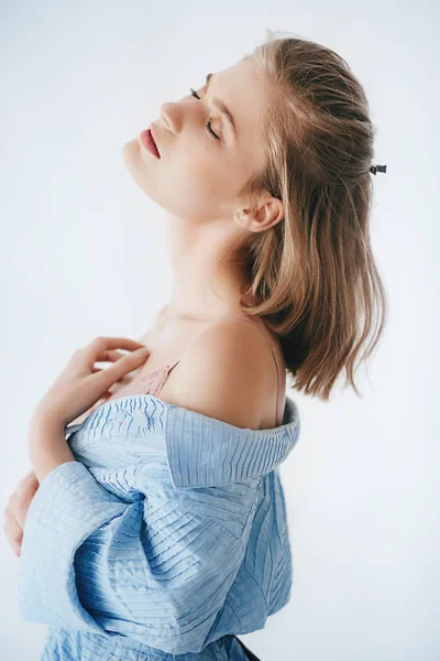 Retrato Una Hermosa Mujer Joven Con Maquillaje Ropa Azul Moda —  Fotos de Stock
