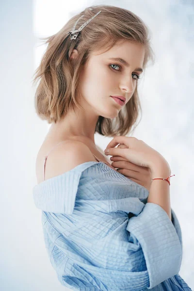 Portret Van Mooie Jonge Vrouw Met Make Mode Blauwe Kleren — Stockfoto