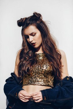 Makyaj güzel genç esmer kadın portresi