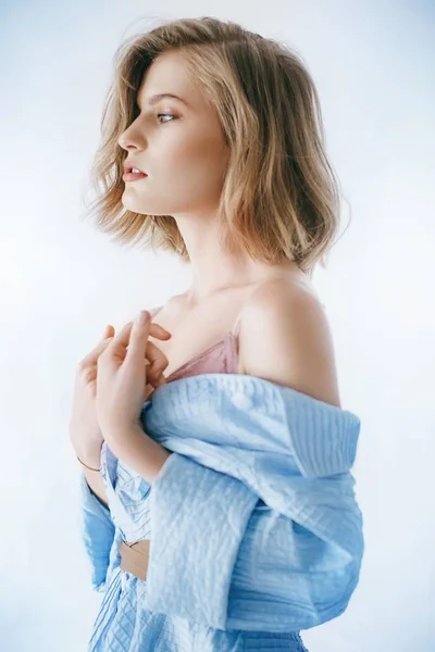 Retrato Una Hermosa Mujer Joven Con Maquillaje Ropa Azul Moda —  Fotos de Stock