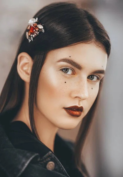 Portrait Beautiful Young Brunette Woman Makeup — Stock Photo, Image