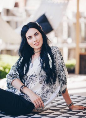 Makyaj güzel genç esmer kadın portresi