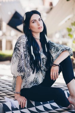 Makyaj güzel genç esmer kadın portresi